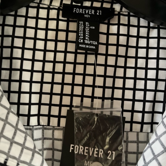 FOREVER 21 MEN Plaid White and Black NEW - Picture 3 of 3